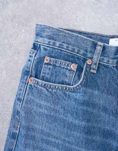 Model wearing Low rise straight leg jean in vintage blue