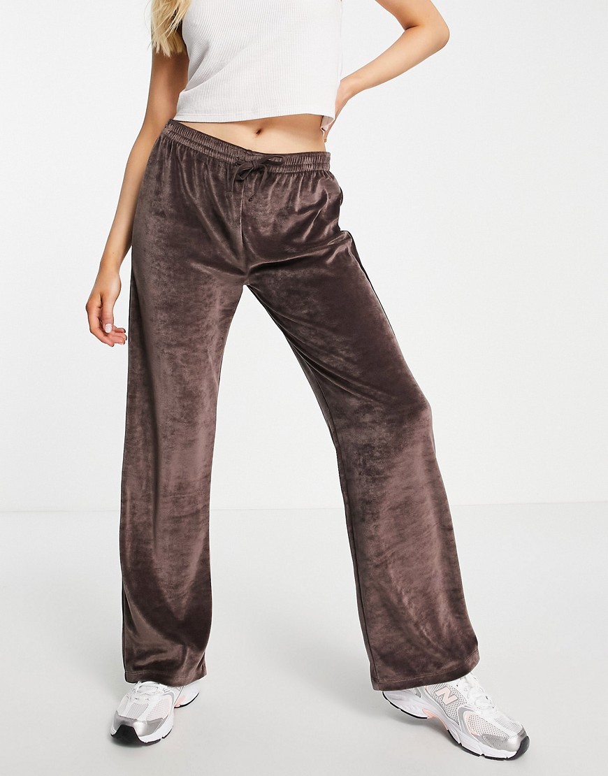 Topshop low rise velour jogger in chocolate-Brown