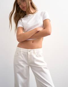 Model wearing Low rise wide leg jean in bone