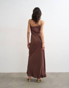 Model wearing Low scoop satin flood length slip dress in chocolate