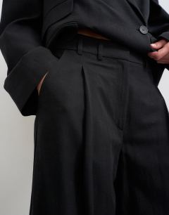Model wearing Low slung culotte in black