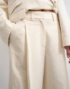 Model wearing Low slung culotte in ecru