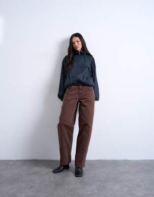 Topshop - Lowrie - Baggy-Jeans in Schokobraun mit niedrigem Bund-Brown
