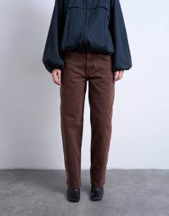 Model wearing Lowrie low rise baggy jeans in chocolate