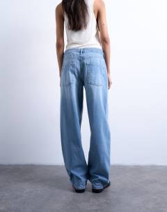 Model wearing Lowrie low rise baggy jeans in vintage blue