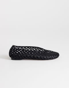 Model wearing Luna woven ballet flat in black