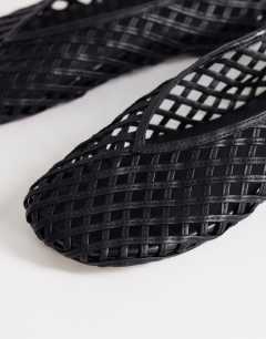 Model wearing Luna woven ballet flat in black