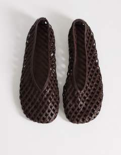 Model wearing Luna woven ballet flat in chocolate