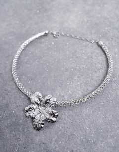 Maeve floral diamante necklace in silver