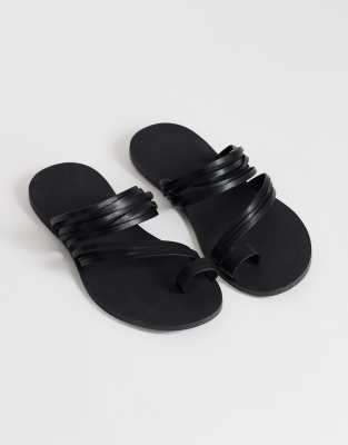 Maeve - Riemchensandalen in Schwarz mit Zehenschlaufe Schwarz 36