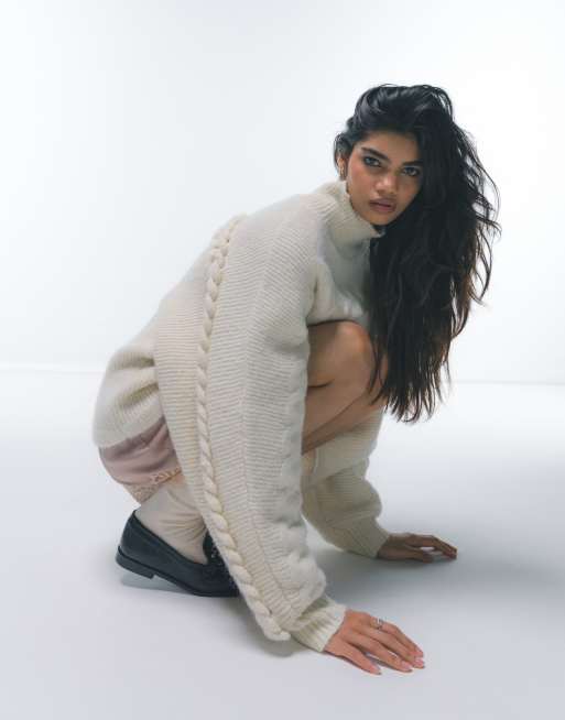 Topshop - Maglione con collo a imbuto in maglia a trecce in 3D color crema