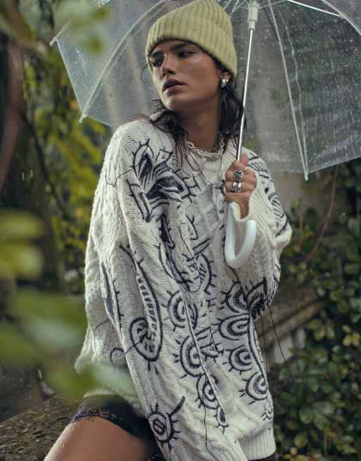 Topshop - Maglione oversize in maglia premium a trecce nero e avorio con frange e ricami