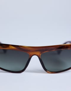 Model wearing Malta visor large sunglasses in brown