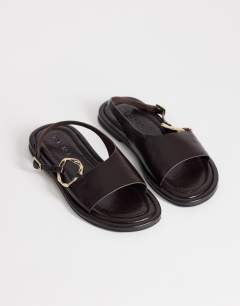 Mandy round toe flat sandal with hardware in chocolate