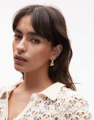 Topshop - Mani - Orecchini a cerchio color oro in acciaio inossidabile resistente all'acqua effetto metallo fuso