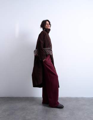 Topshop - Manteau long en imitation daim avec languette sur la nuque - Marron-Brown