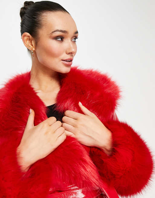 Manteau rouge fausse online fourrure