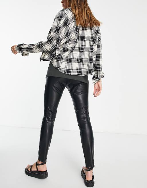 Topshop Maternity – Czarne spodnie ze sztucznej skóry, 2 z 4