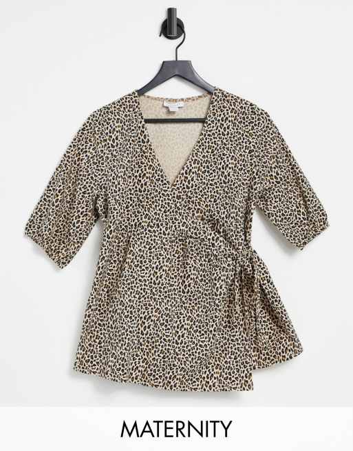 Topshop Maternity – Wickelbluse mit Puffärmeln und Tiermuster in Hellbraun