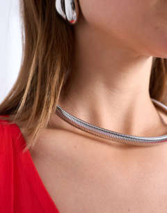 Model wearing Matty waterproof stainless steel necklace in silver