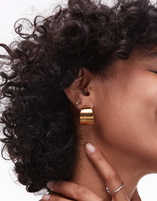 Topshop - Max - Orecchini a cerchio piatto in acciaio inossidabile resistente all'acqua color oro