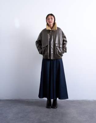 Topshop - Maxi-Jeansrock mit Passe vorne und Rinse-Waschung in Indigo-Blau