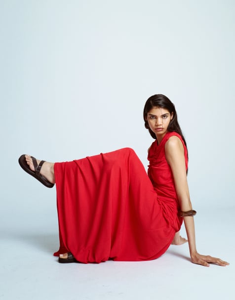 Topshop - Maxi jurk met verlaagde taille en rimpeleffect in rood - view 1