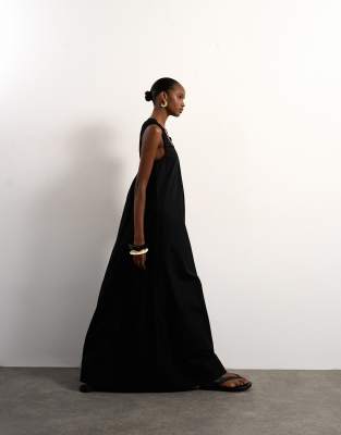 Topshop - Maxi-Sommerkleid aus Popeline in Schwarz mit gerafftem Ausschnitt