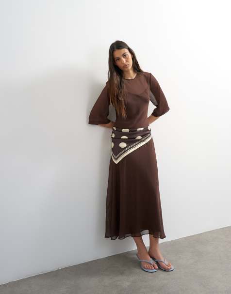 Topshop - Maxi T-shirtjurk van chiffon met ronde tailleband in chocoladebruin - view 1