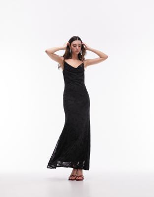 Topshop - Maxi-Trägerkleid aus Jacquard in floralem Schwarz mit Wasserfallausschnitt