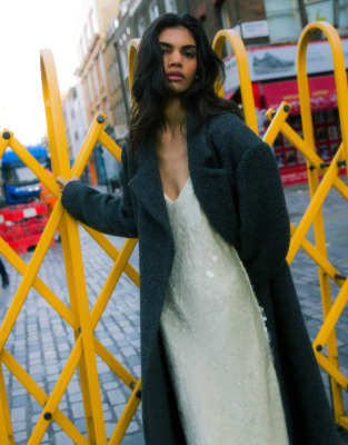 Topshop - Maxi-Trägerkleid in Buttermilch mit Paillettenbesatz-Weiß