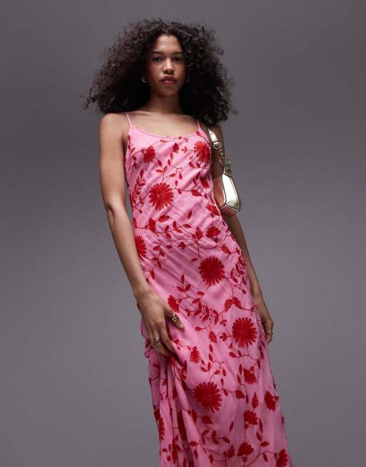 Topshop – Maxi-Trägerkleid in Rosa mit Blumenstickerei in Rot