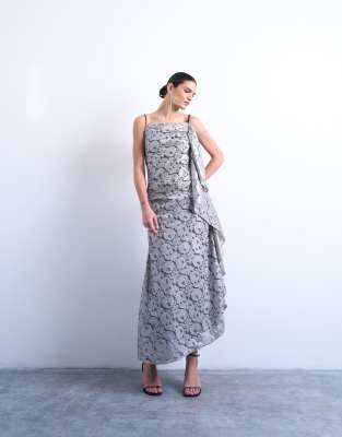 Topshop - Maxikleid aus schwerer Folienspitze in Silber