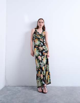Topshop - Maxikleid mit hohem Wasserfallausschnitt und Blumenmuster in kräftiger Vintage-Optik mit Nahtdetails-Schwarz