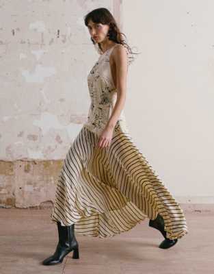 Topshop - Maxikleid mit perlenbesetzten Trägern und kontrastierendem, skizziertem Blumen- und Streifenmuster-Weiß