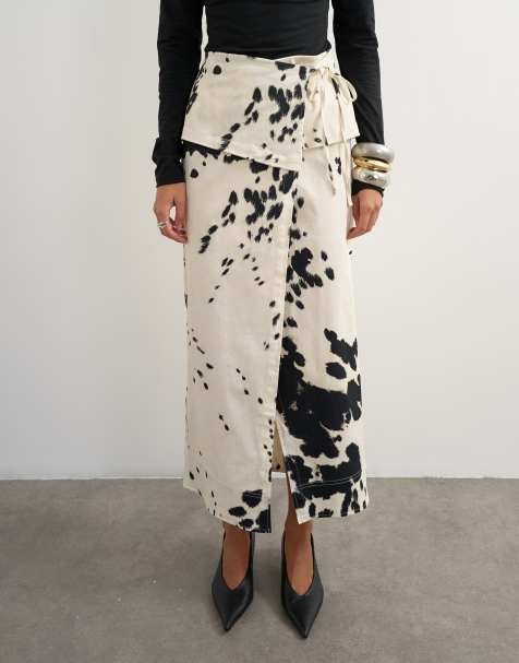 Topshop Maxirock aus Twill mit Wickeloptik und Bindedetail im Kuhmuster - view 1