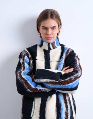 Topshop - Mehrfarbige Teddy-Fleecejacke mit weißen Streifen