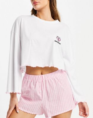 Topshop – Mehrfarbiger Pyjama aus Oberteil und Shorts mit „Heartbreaker“-Schriftzug
