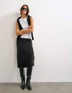 Melfi 90s length skirt in black