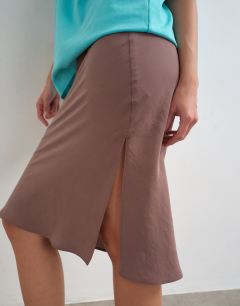 Model wearing Melfi 90s length skirt in chocolate