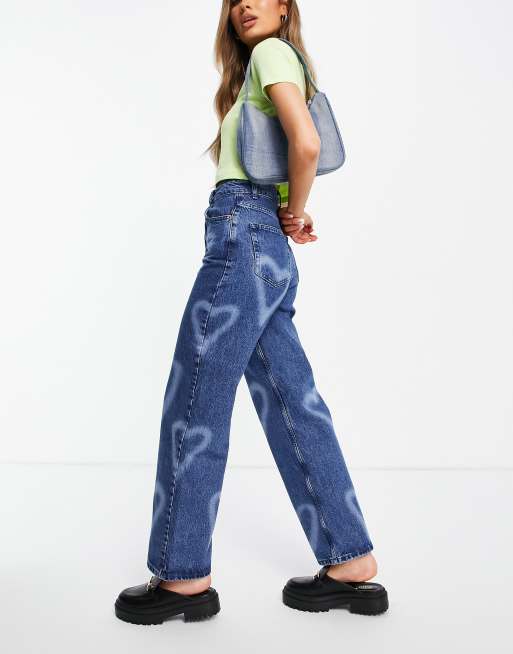 Topshop – Mellanblå mom jeans i oversize med blekta hjärtan, 4 av 4