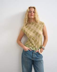 Model wearing Mesh crinkle fitted tee in check print