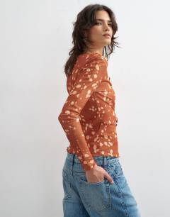 Model wearing Mesh tie front long sleeve top in deer print