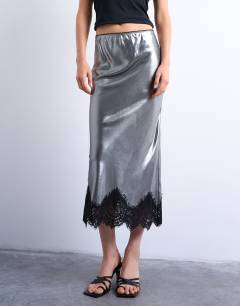Model wearing Metallic lace hem midi skirt in silver