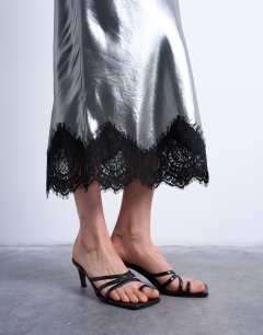 Model wearing Metallic lace hem midi skirt in silver