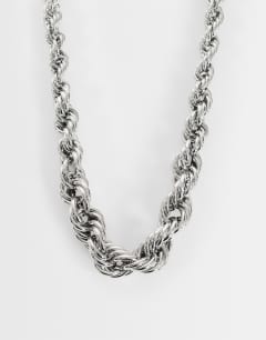 Model wearing Mia twist necklace in silver