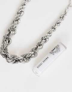 Model wearing Mia twist necklace in silver