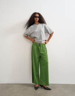 Model wearing Micro v short sleeve t-shirt in grey marl