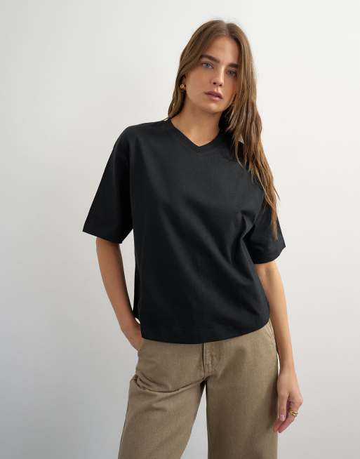 Topshop micro v T-shirt med korte ærmer i sort, 1 af 4