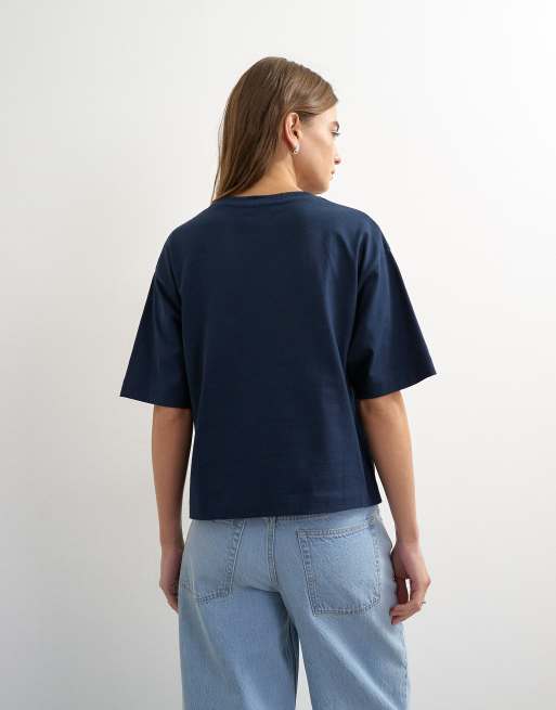 Topshop Micro V T-Shirt mit kurzen Ärmeln in Marineblau, 4 von 4